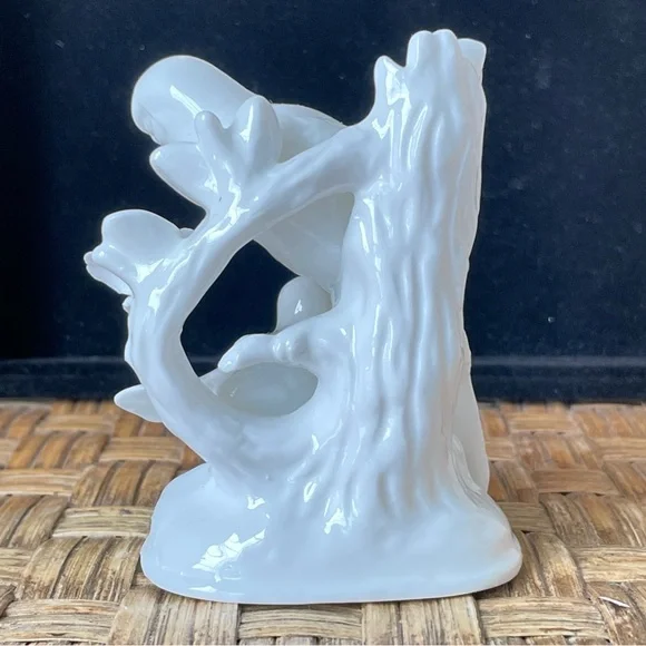 Vintage Parakeet/Parrot Porcelain Figurines - Picture 4 of 13